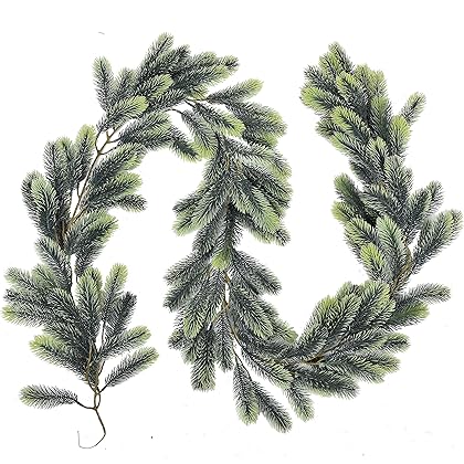 5GREEN & RED SNOW LEAF & BERRY GARLAND.