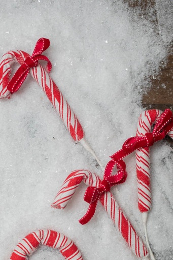 [743903030094] FROST PEPPERMINT CANDYCANE W/BOW X3 SPRAY